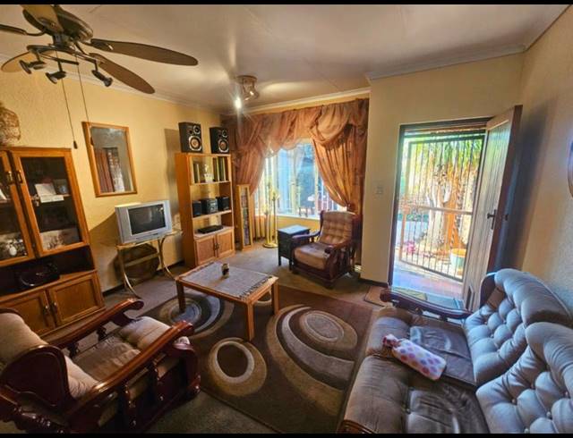 2 BEDROOM TOWNHOUSE FOR SALE IN NORKEM PARK